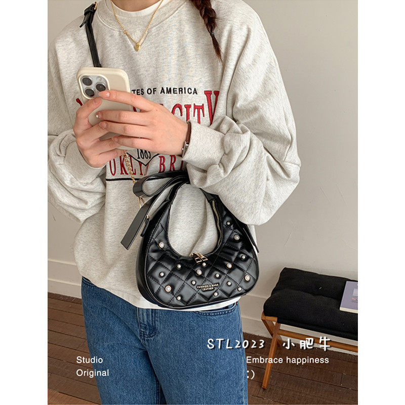 美式复古时尚铆钉半月包包女2026新款轻奢机车腋下包单肩手提小包,箱包皮具/热销女包/男包,通用款女包,淘宝优惠券,粉丝福利购,淘宝优惠卷