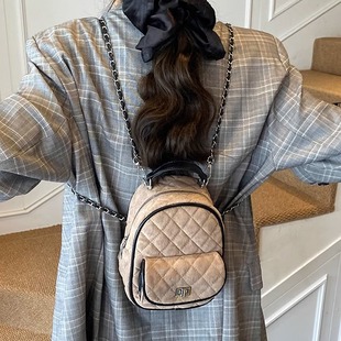 菱格链条丝绒双肩包女2025新款 秋冬小香风复古小众旅游背包 时尚