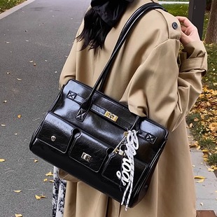 休闲通勤大容量包包女2026新款职业装女性轻奢公文包单肩手提包