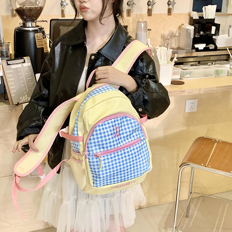设计大容量通勤背包书包女