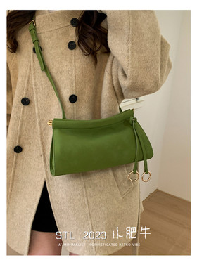 2025新款极简风绿色腋下包包女高级感法棍包轻奢复古百搭斜挎包潮