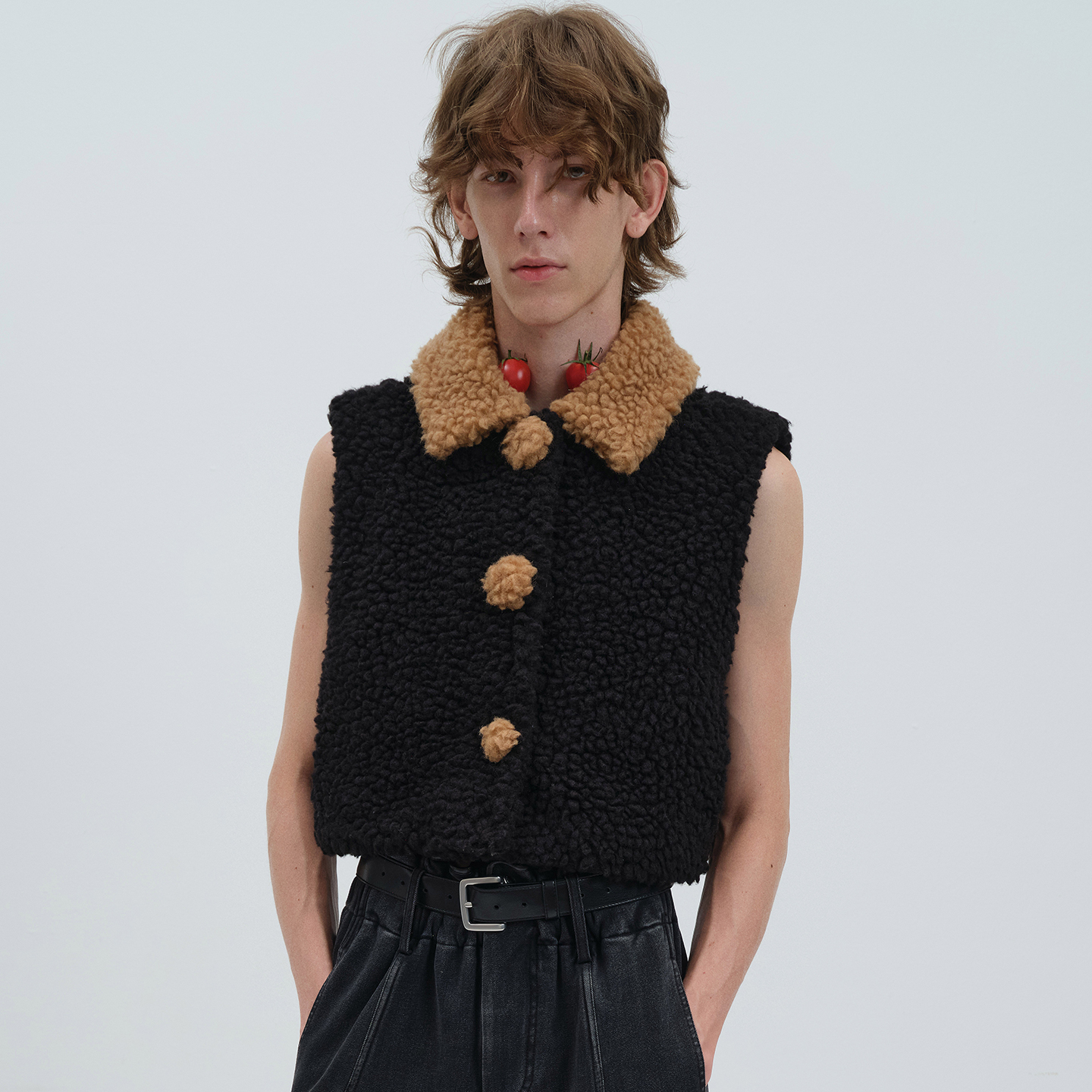 NMORE设计师品牌 25冬季新款 黑色泰迪熊装饰驼色毛领羊毛马甲