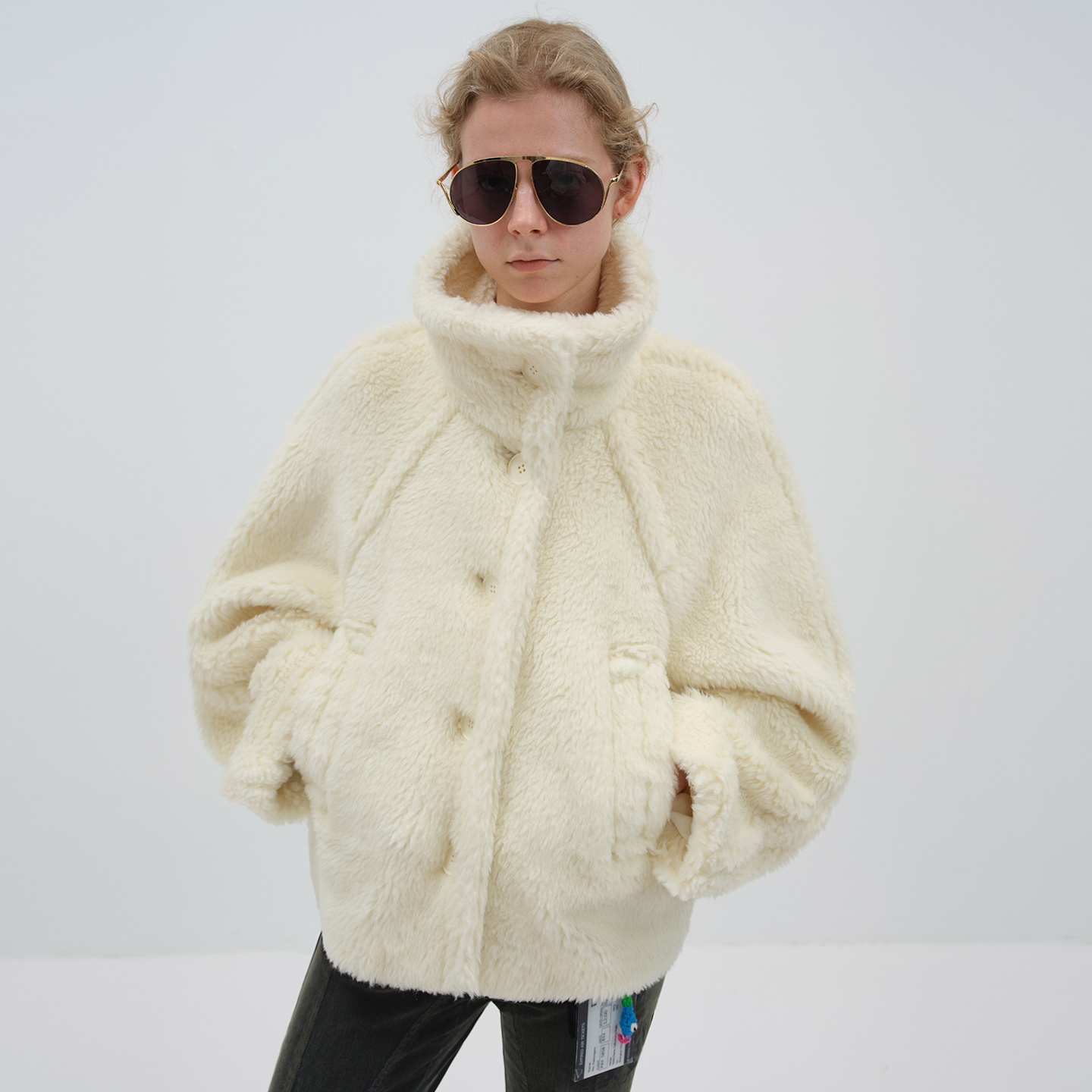 NMORE设计师品牌 25冬季新款 暖茶白立领短款羊羔毛外套