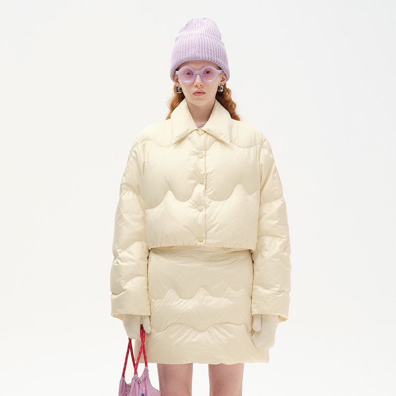 腮红粉曲线LOGO绗线箱型羽绒服