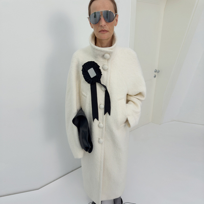 NMORE设计师品牌 25冬季新款 暖茶白苏力贝贝羊毛立领长款大衣