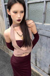 亦各有行 针织铜氨丝扭结褶皱上衣半裙套装春季新款高级气质包臀