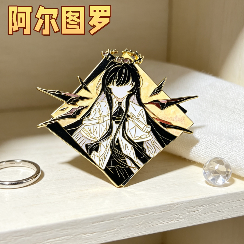 明日方舟阿尔图罗金属菱形徽章创意百搭配饰二次元胸针cos道具