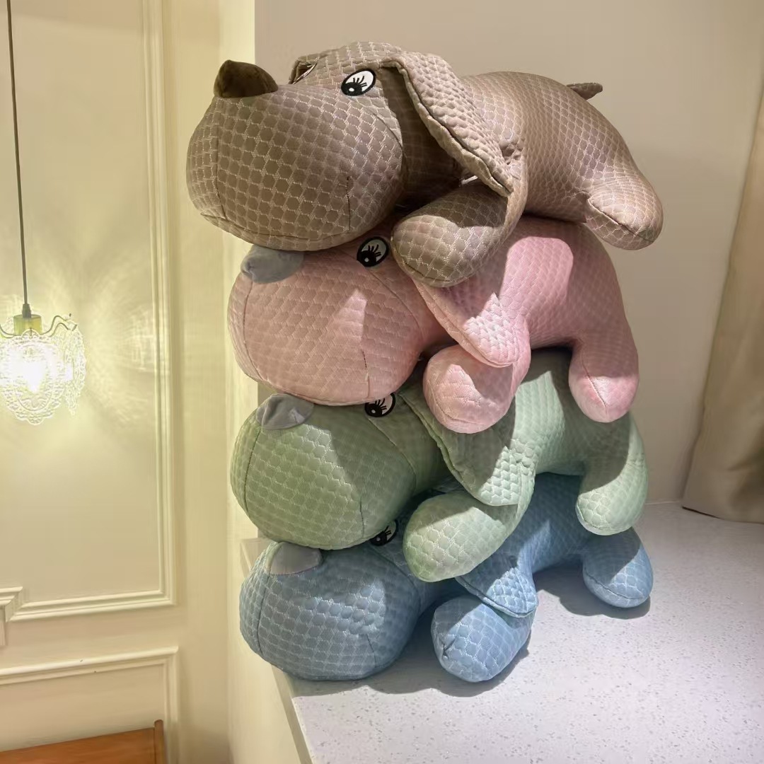 2025新品夏季新款凉感豆豆卡通狗狗玩偶抱枕靠垫大狗公仔女生礼物