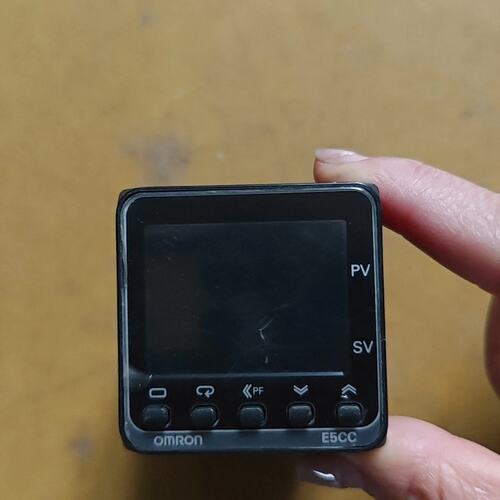 议价E5CC-QX1AUM-000 温控器 货 所见可维修