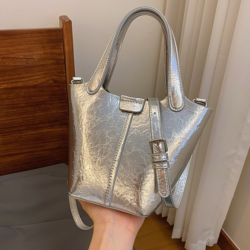 今年流行爆款包包女式2025新款夏天小众单肩斜挎小包手提菜篮子包