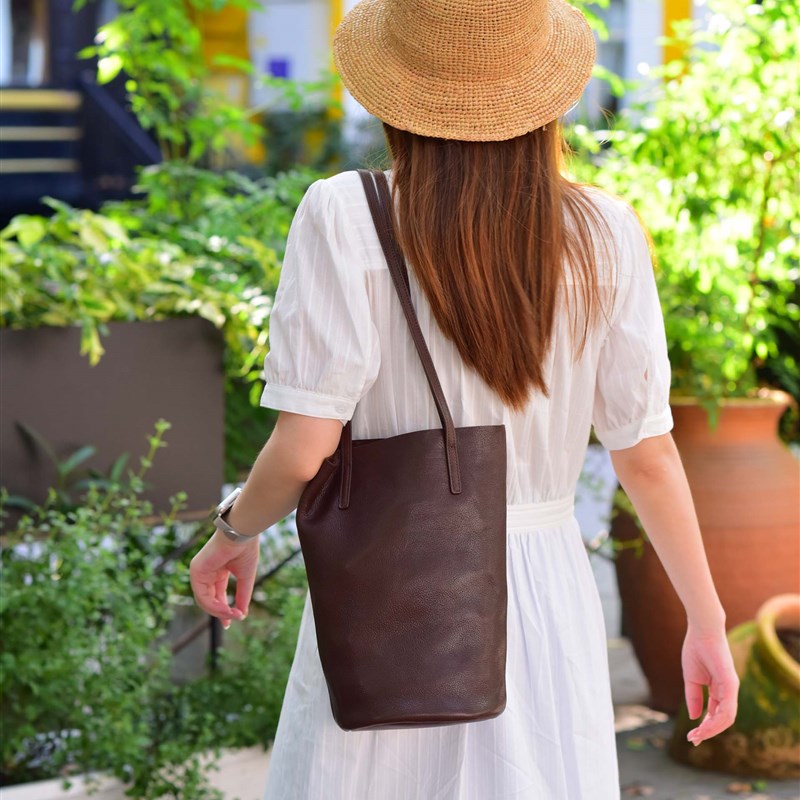 复古质感真皮水桶包女小众单肩通勤腋下包大容量头层植鞣牛皮包包
