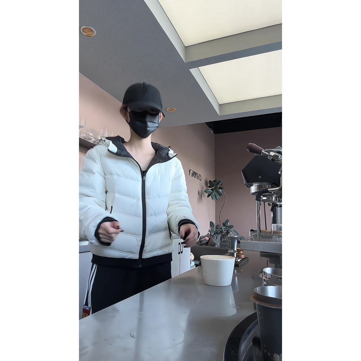 超百搭撞色连帽羽绒服