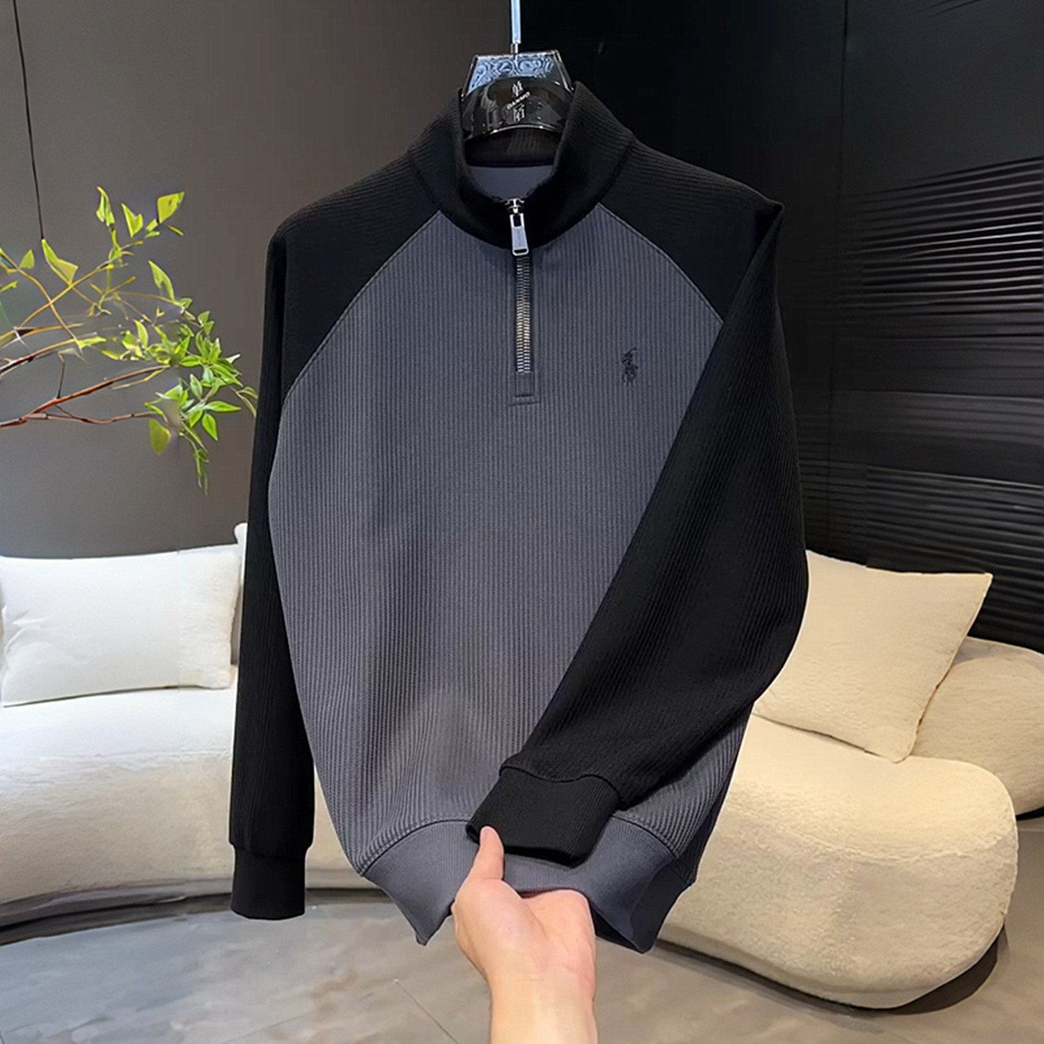 插肩袖拼色刺绣半拉链立领卫衣