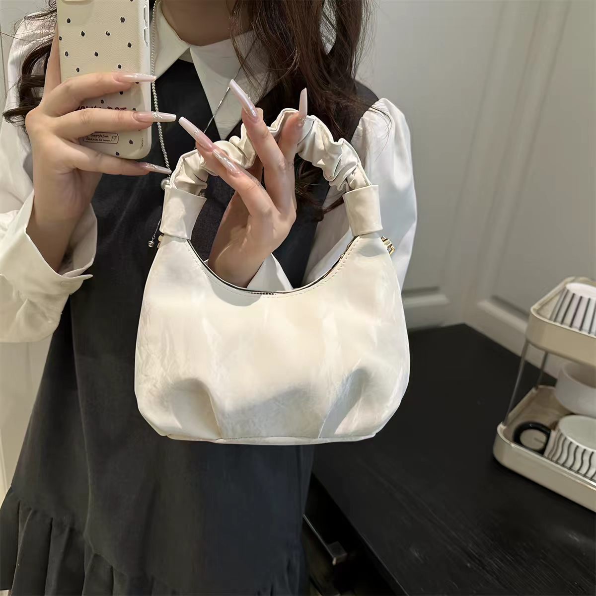 冬季流行褶皱手拎小包包女2025