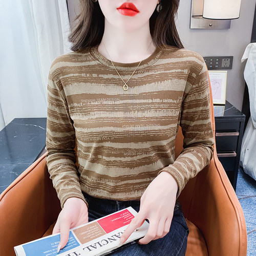深圳南油轻奢高端货~2025夏季新款圆领印花长袖T恤女显瘦打底衫潮