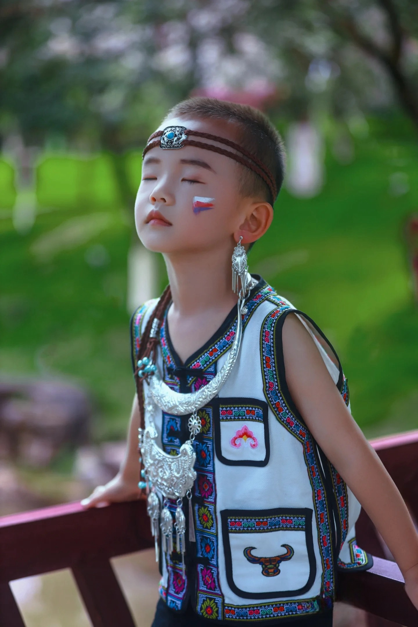 云南哈尼族服装马甲重工男童款棉麻大象牛头夏季民族服装表演服