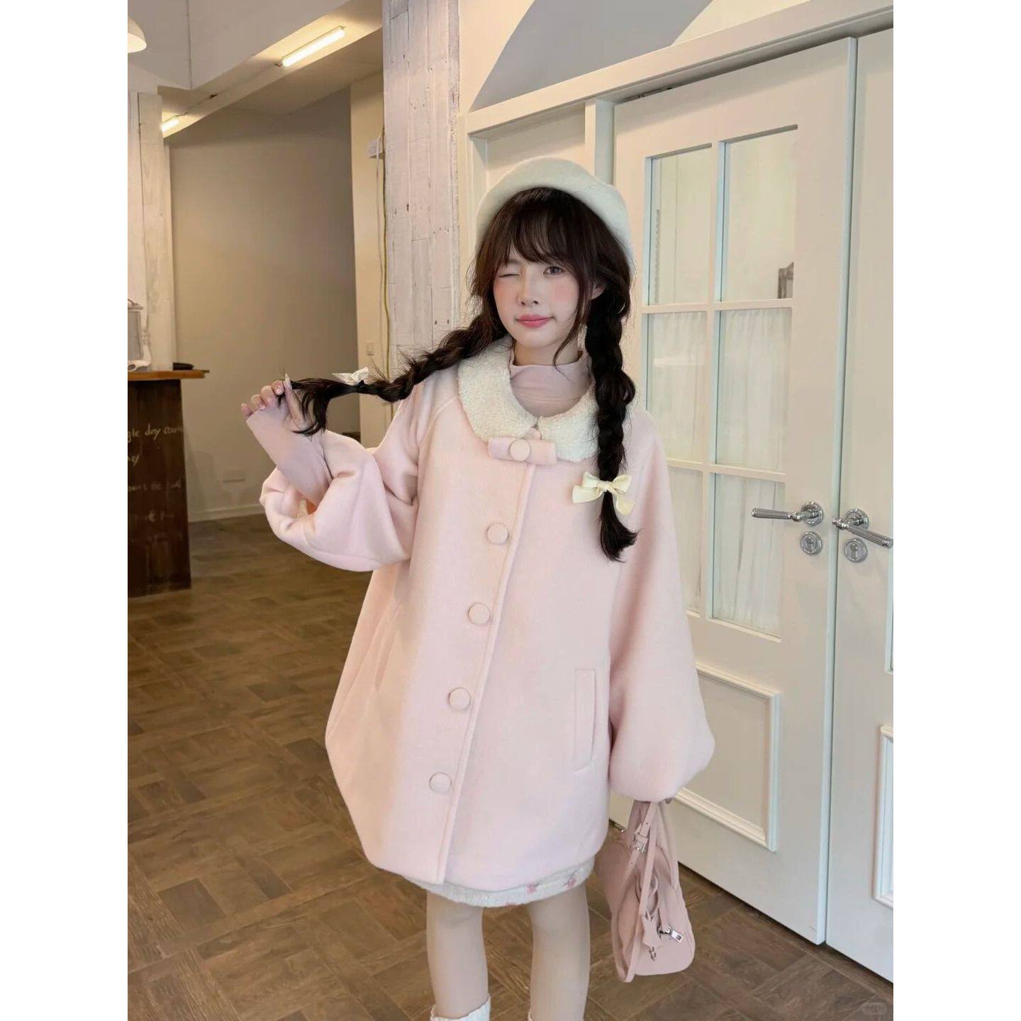 富家千金粉色温柔毛绒娃娃领宽松保暖蝴蝶结纽扣少女感毛呢外套女