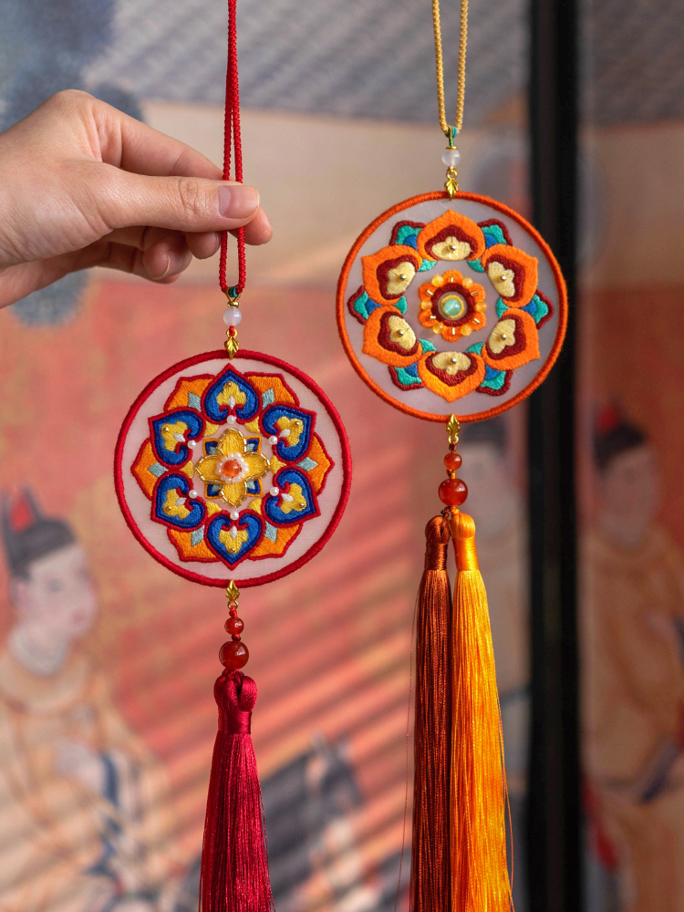 diy hand-embroidered material package, Organza pendant, self-embroidered caisson pattern beaded amulet, couple gift thumbnail 4