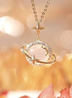 星月项链女Ins轻奢星月神话仿玉髓不锈钢锁骨链精致锆石星球吊坠