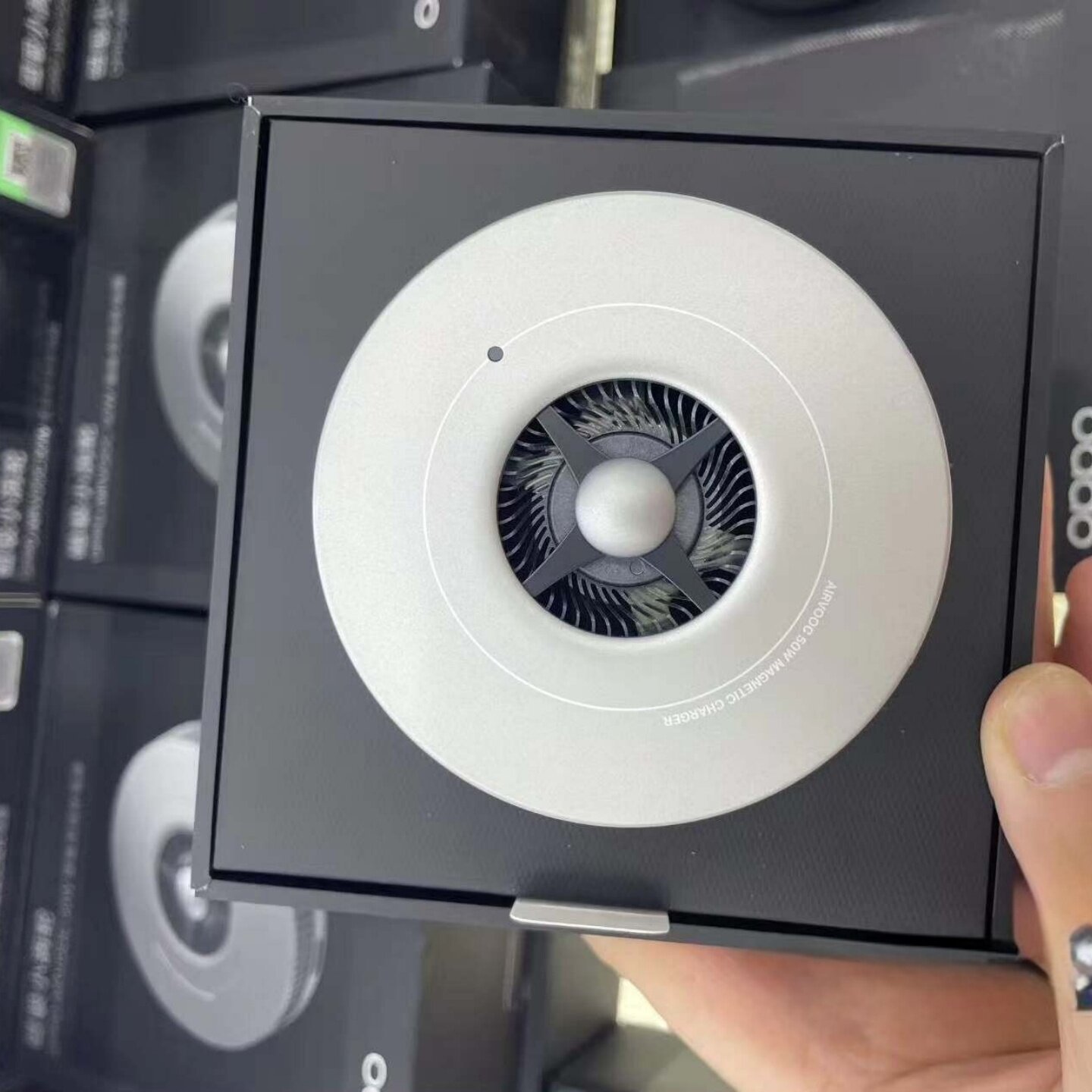二手OPPO50W磁吸无线充电器