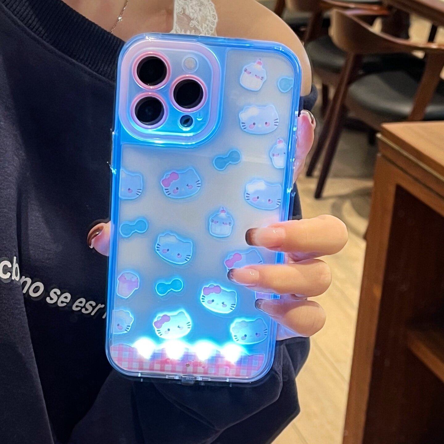 D新款来电闪蝴蝶结可爱kt猫发光手机壳iPhone16promax卡通图案iphone14plus手机壳苹果16pro全包透明手机壳