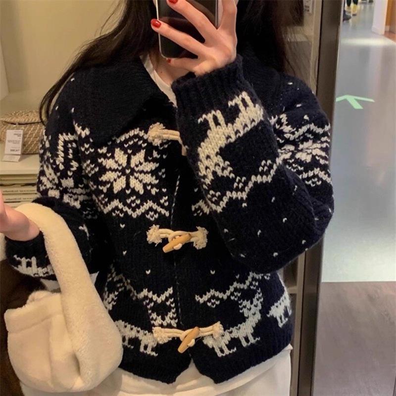 现货INS韩国学院风减龄牛角扣撞色提花厚实保暖短外套毛衣女