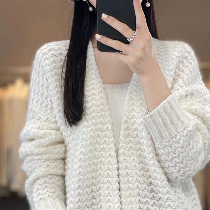 秋冬时尚新款慵懒风宽松休闲毛衫女V领外穿毛衣针织开衫绵羊绒