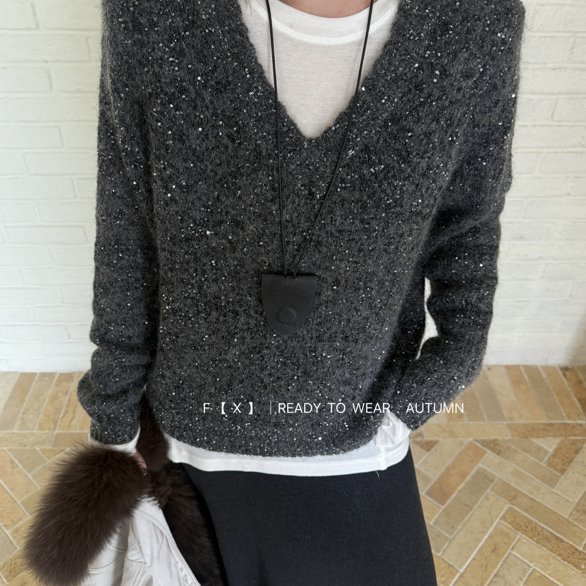 (X)-弛感亮片保暖毛衣（含31.9绵羊毛）(V领星辰短款针织衫)88127