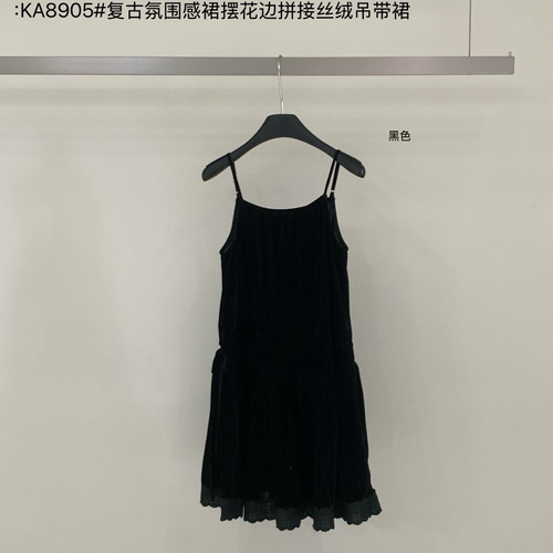 RS.CHOOSE U-秋上新复古氛围感裙摆花边拼接丝绒吊带连衣裙KA8905
