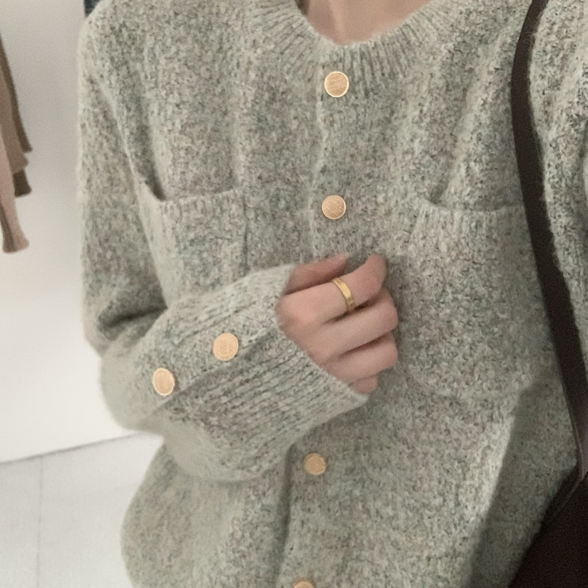 ZEPE/AT SEASON-定制面料重磅有垂感小金扣圆领开衫保暖毛衣70568