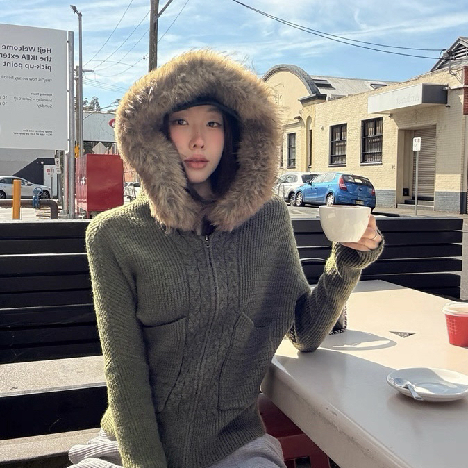 SAVAGE-花蝙蝠袖针织开衫外套保暖毛衣(配可拆卸环保毛领)A18039