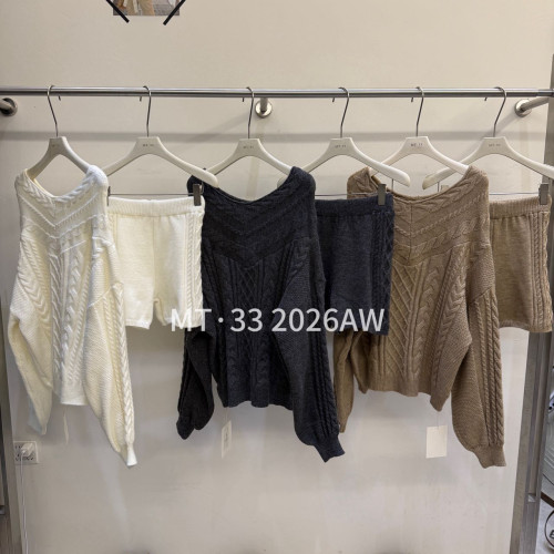 MT33-冬上新复古绞花V领针织衫+休闲短裤显瘦两件套2件套套装6900