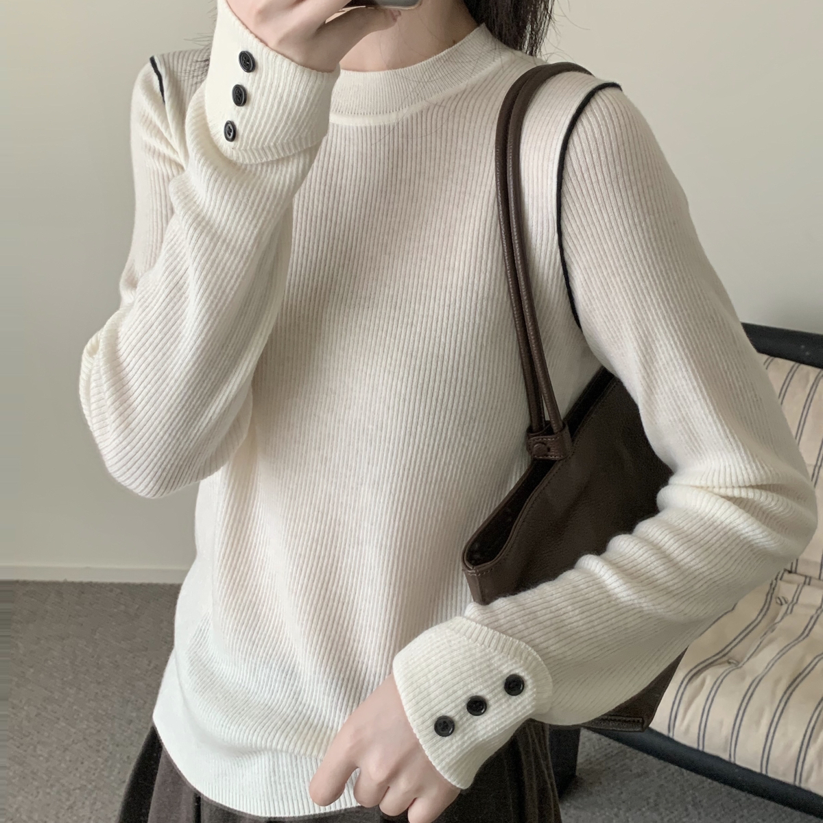 UTIS牧缇-边袖撞色纽扣超细羊毛内搭打底衫（含30.6绵羊毛）LSH85