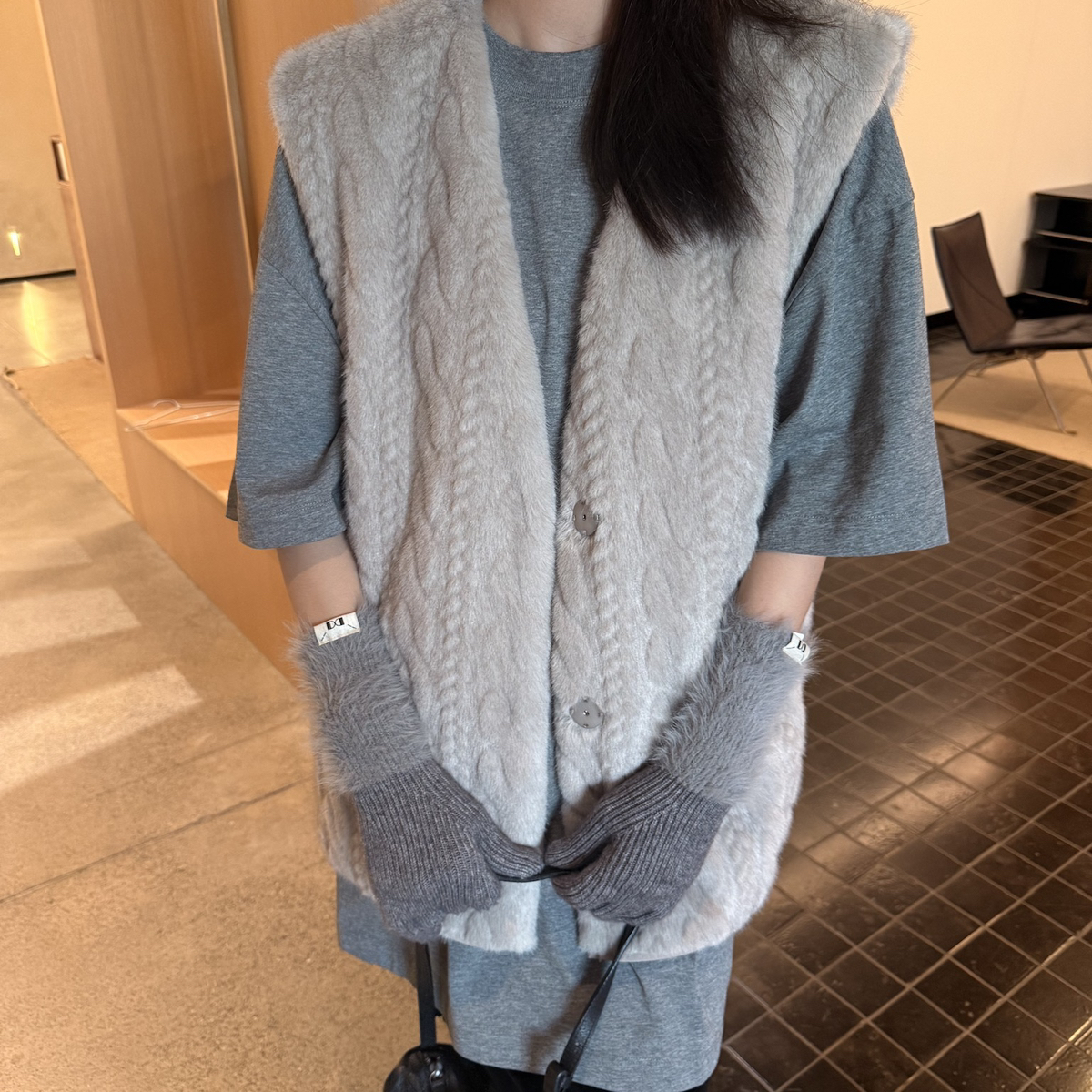 摩登197冬上新温暖毛绒质感撞色线迹设计感马甲1F996