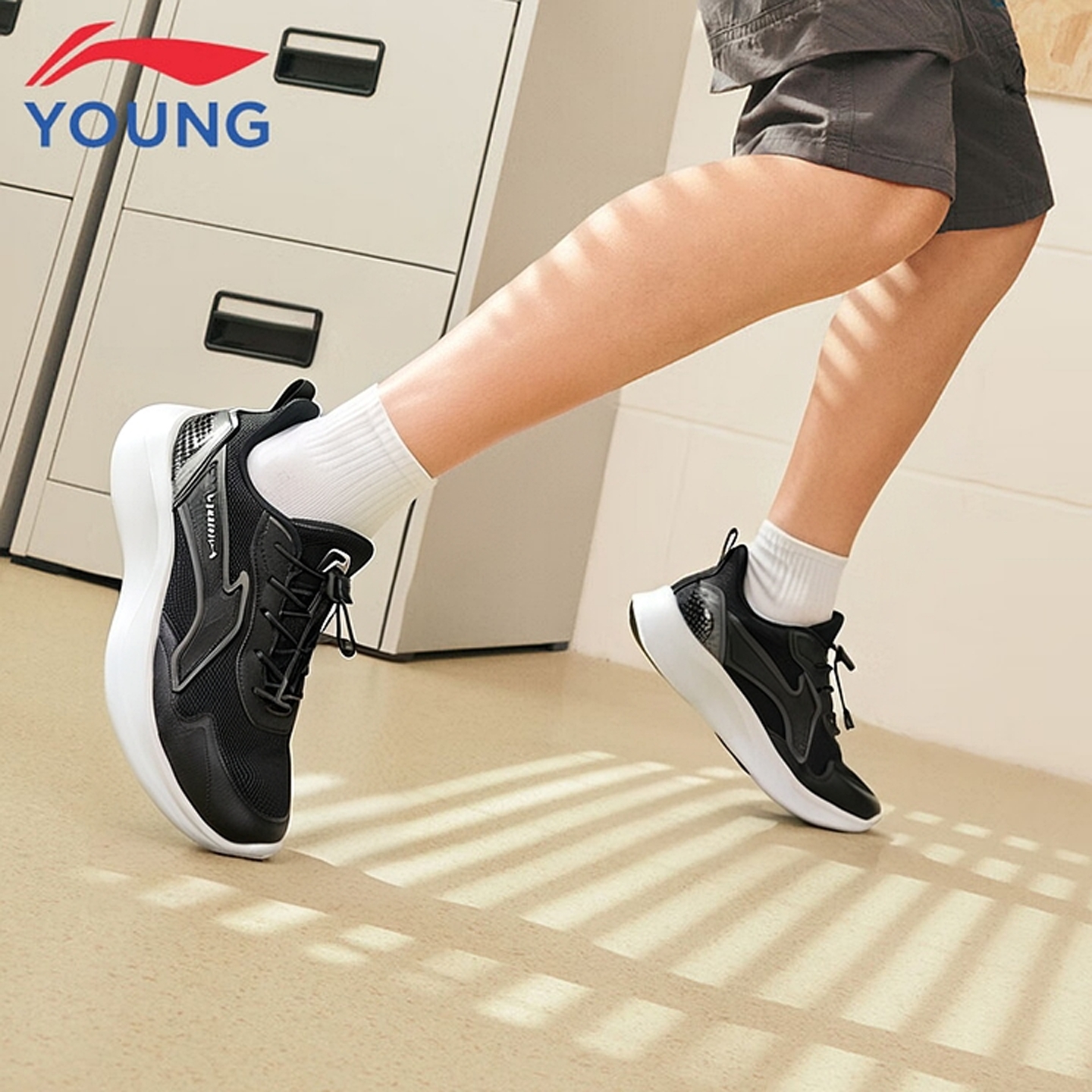 李宁儿童运动休闲鞋新款羚越男童女童轻盈防滑软底溯溪扣通勤鞋