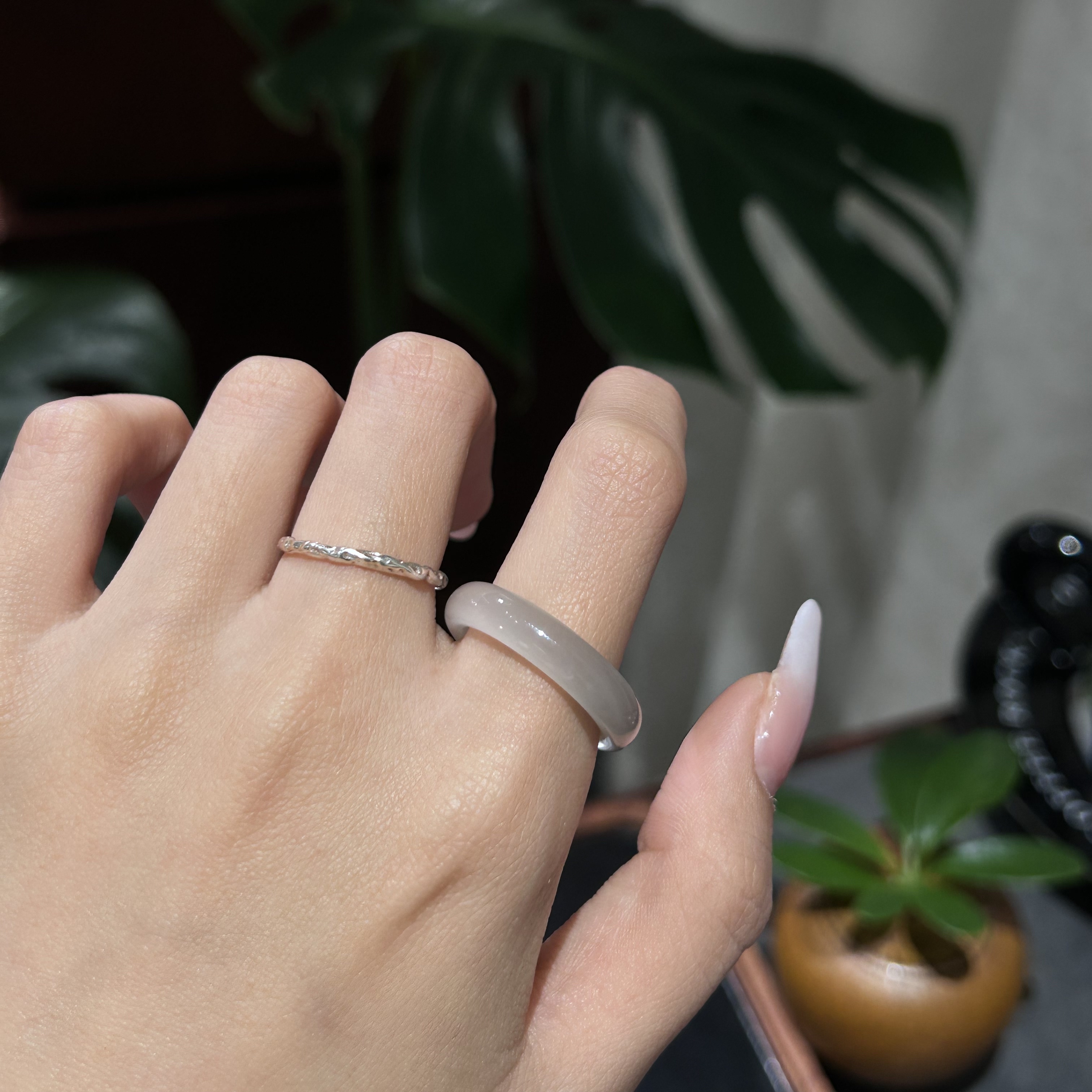 天然和田玉烟紫圆戒18码