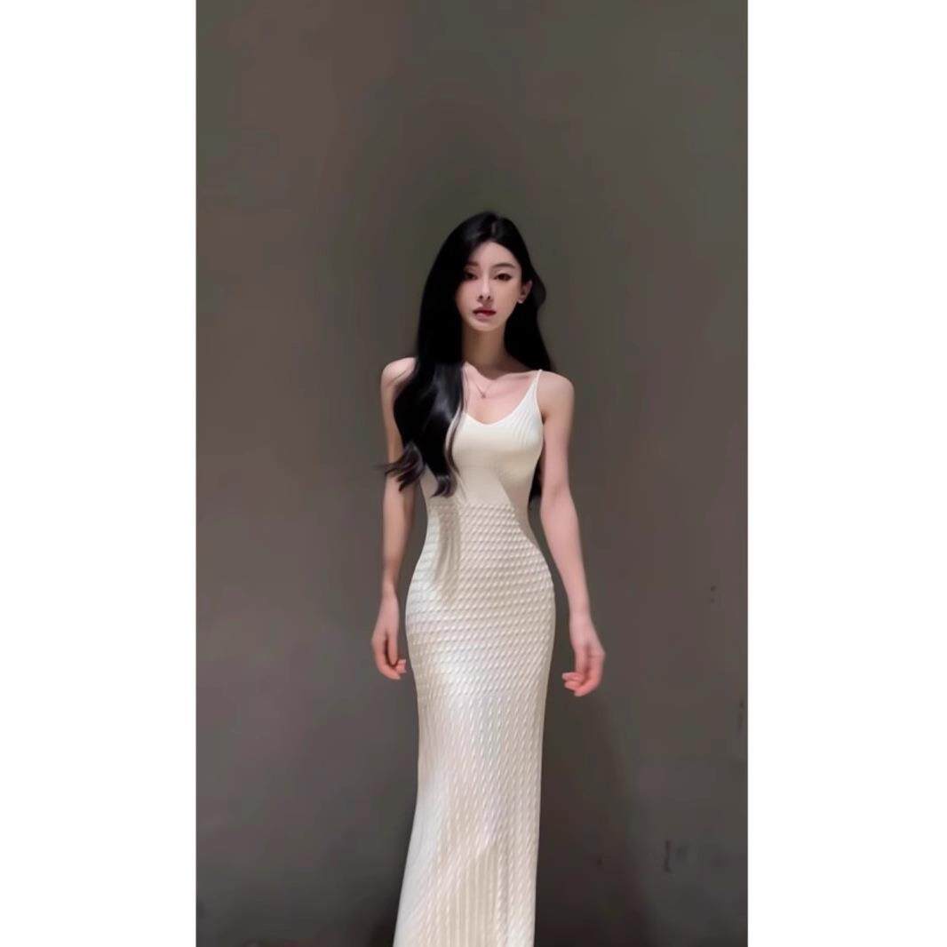 白色法式温柔风气质针织吊带连衣裙女夏季修身显瘦仙气长款包臀裙