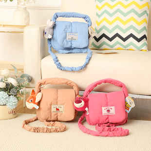 迪士尼正版 草莓熊单肩包朱迪尼克手提包可爱毛绒公仔手机包斜挎包