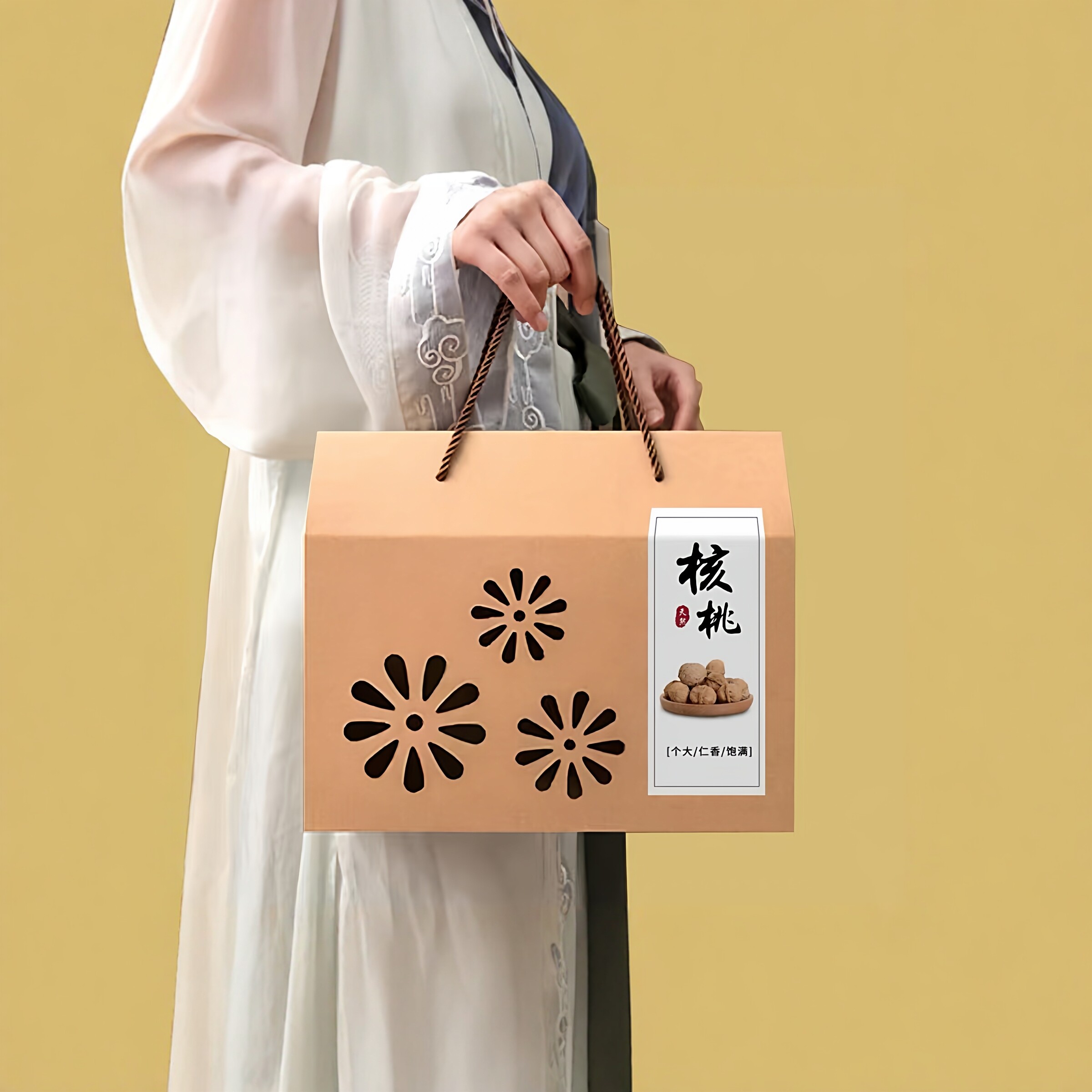 手提高端牛皮纸核桃礼盒通用土特产薄皮山核桃镂空礼品包装盒箱子