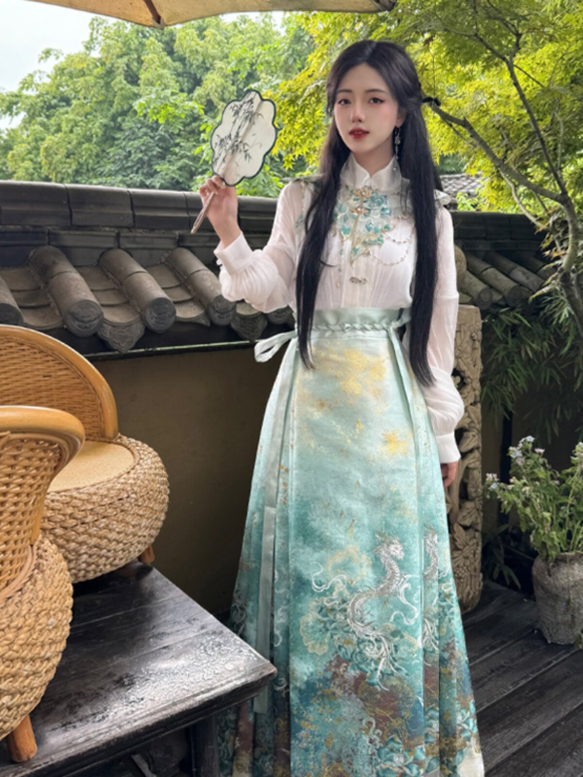 SPOT YI ZHI PAVILION 오리지널 YI ZHI LU [MOON EMBER CLEAR SONG] 중공업 말 얼굴 직조 금 메이크업 꽃 말 얼굴 스커트 다섯 쌍의 주름