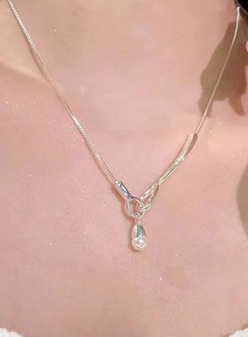 潮小白一字挂钩水滴珍r珠项链女温柔简约小众设计高级轻奢锁骨链