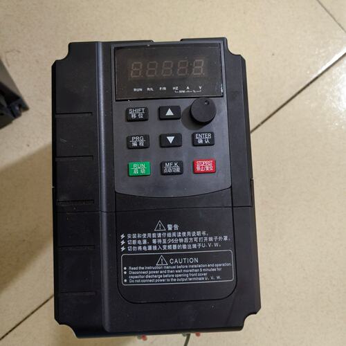 议价出售LING DUN变频器，型号LVF560-T5D5G，5
