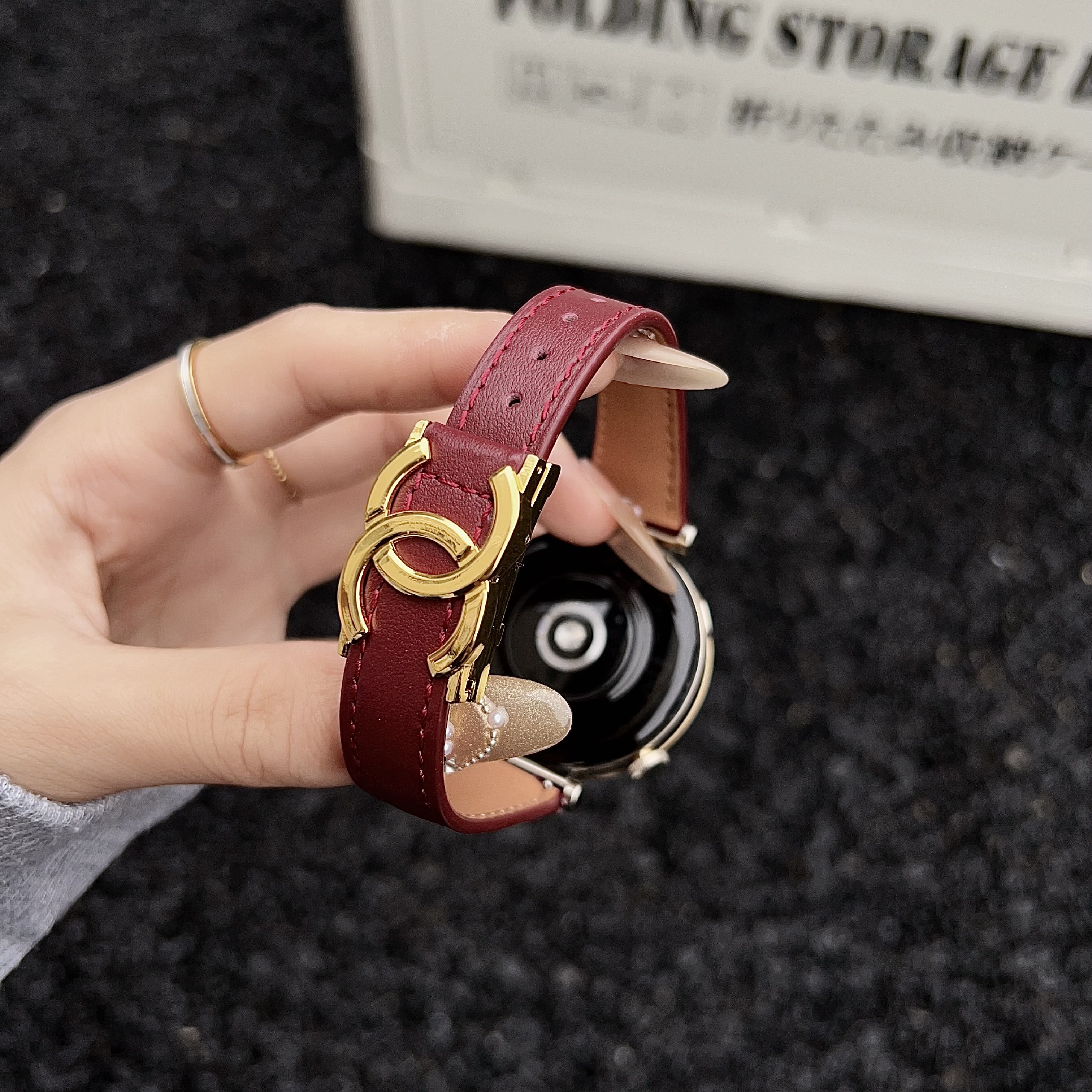 适用华为轻奢感磁吸扣真皮表带