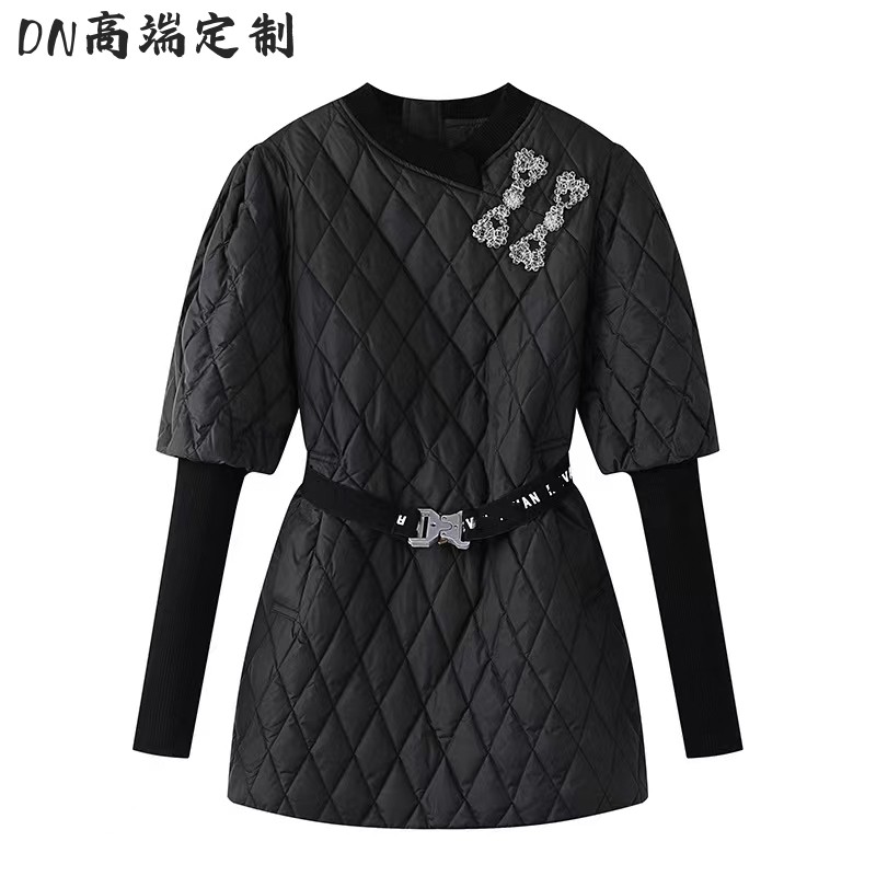 盘扣菱格拼接长袖羽绒服女