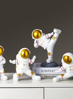 创意轻奢宇航员高档摆件家居饰品酒柜桌面登月宇航员太空人装饰