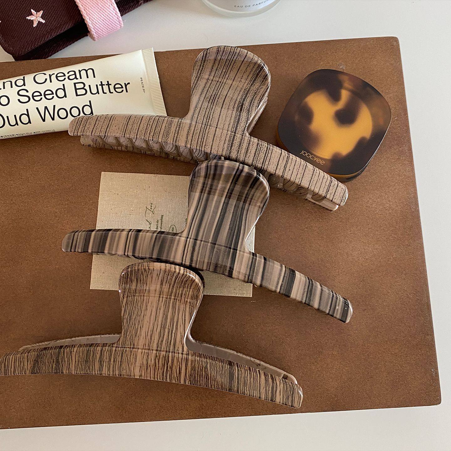 韩国小众水木纹抓夹女美拉德咖色大号PC材质后脑勺盘发鲨鱼夹新款,饰品/流行首饰/时尚饰品新,发饰,淘宝优惠券,粉丝福利购,淘宝优惠卷