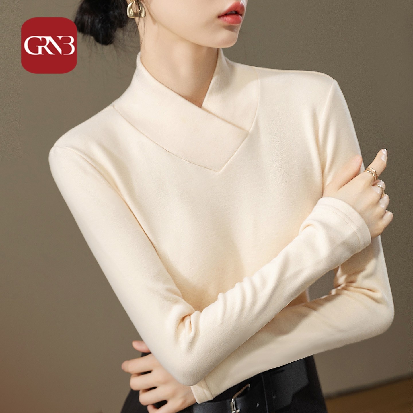GRNB德绒打底衫女2025新款秋冬高端交叠半高领加绒加厚杏色长袖