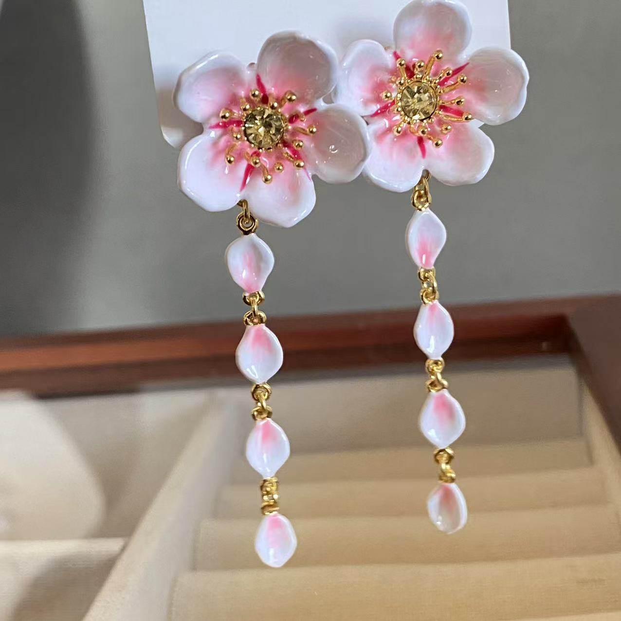 法国手绘珐琅樱花限定系列白色樱花吊坠耳钉手工珐琅,饰品/流行首饰/时尚饰品新,耳环,淘宝优惠券,粉丝福利购,淘宝优惠卷