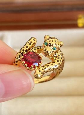 法国珐琅轻奢高级感珐琅彩釉斑点豹子蓝眼睛红宝石女戒指开口指环