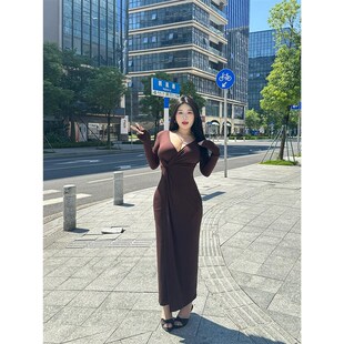醉月衫 法式微胖纯欲复古V领长袖抽褶收腰显瘦连衣裙秋款女包臀裙
